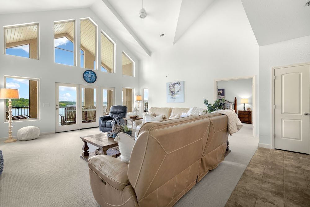 https://www.lakeexpo.com/real_estate/5-top-floor-condos-with-big-views-at-lake-of-the-ozarks/article_2961d5ec-800d-40d7-a548-886fb3515eab.html