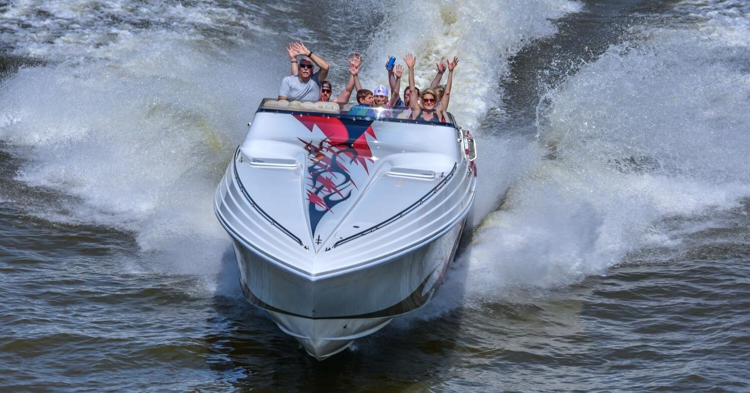 Boat Breakdown! When The Crew Is Panicking, Here's How Captains Become Heroes - Vimarsana News