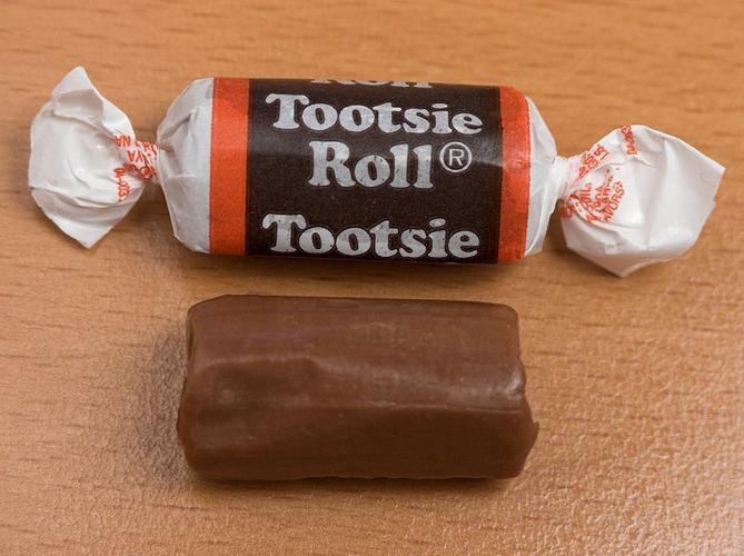 800px-Tootsie_roll_small.jpg