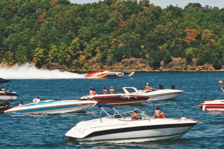 2000 Shootout - Boat Racing & Crowds