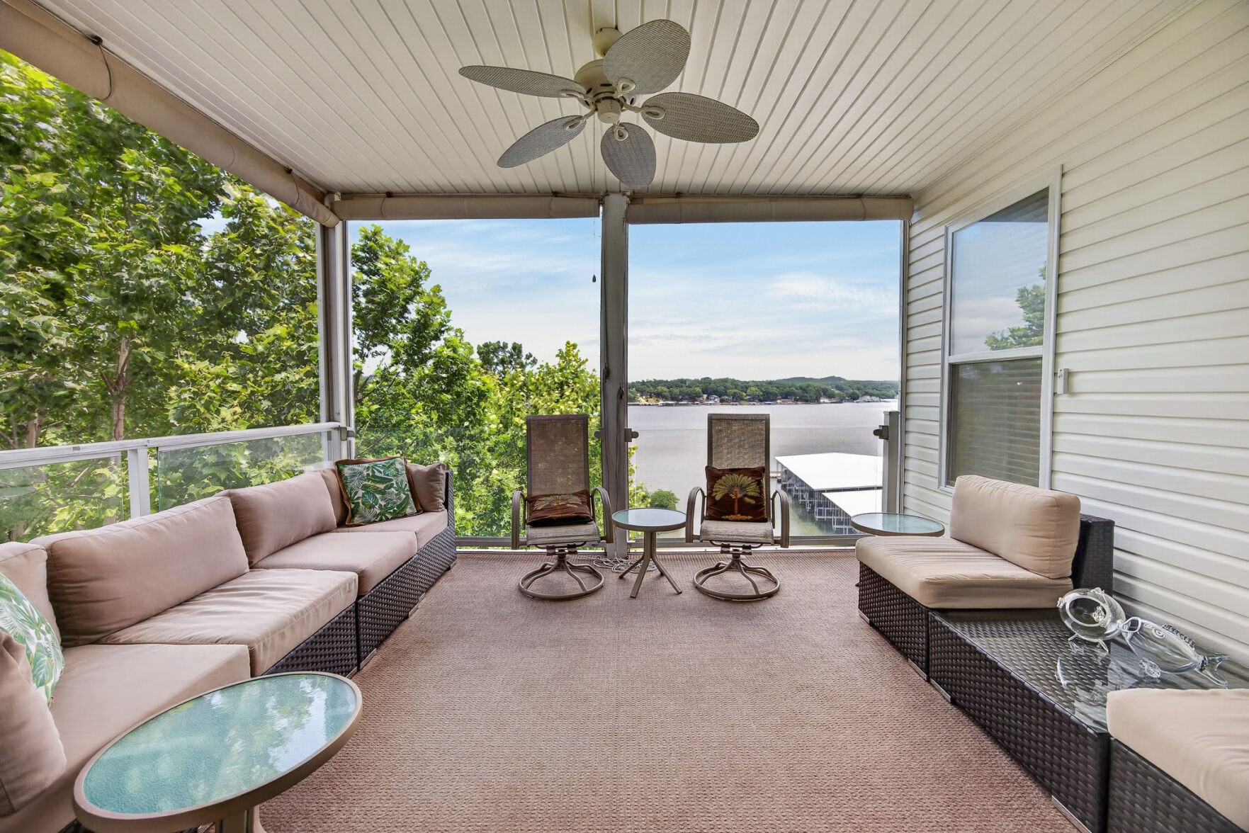 https://www.lakeexpo.com/real_estate/looking-for-a-quiet-convenient-lake-condo-sunset-palms-delivers/article_ad202eac-782c-41a7-9f19-5ee79efb81fc.html