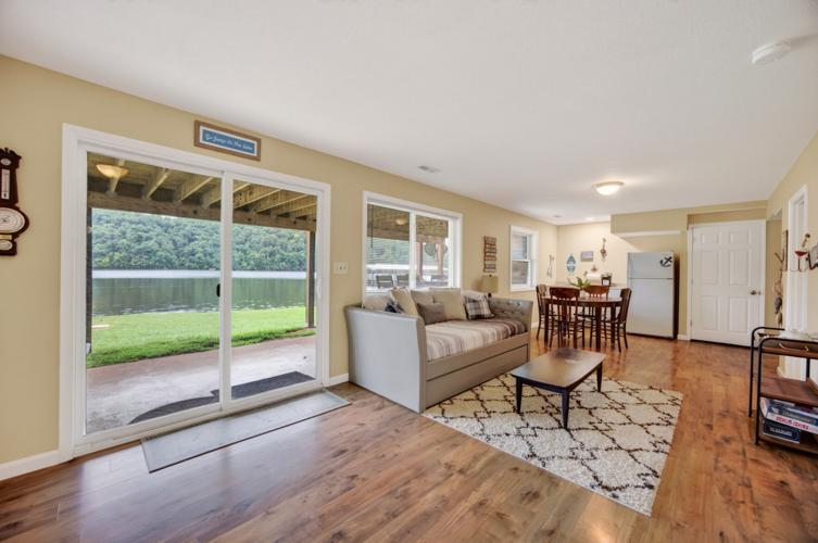 LERE 25461 Maywood Rd-03.jpg
