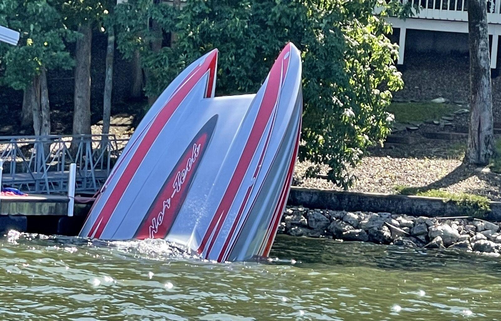 Powerboat Sinks At Lake Of The Ozarks Dock [PHOTOS] Boat Crashes