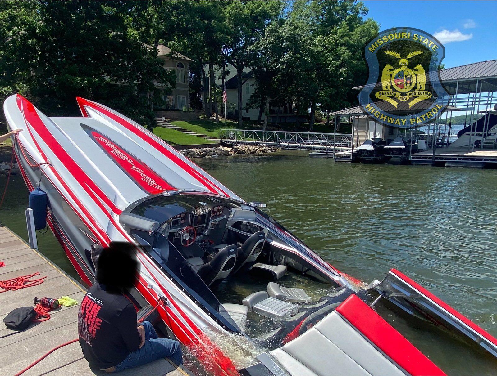 Powerboat Sinks At Lake Of The Ozarks Dock [PHOTOS] Boat Crashes