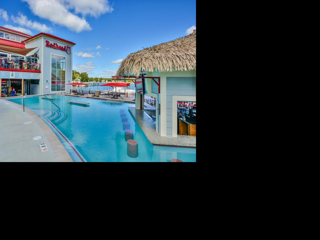 Redhead Lakeside Grill Is This Captain's Pick For Any Crew, On Lake Of