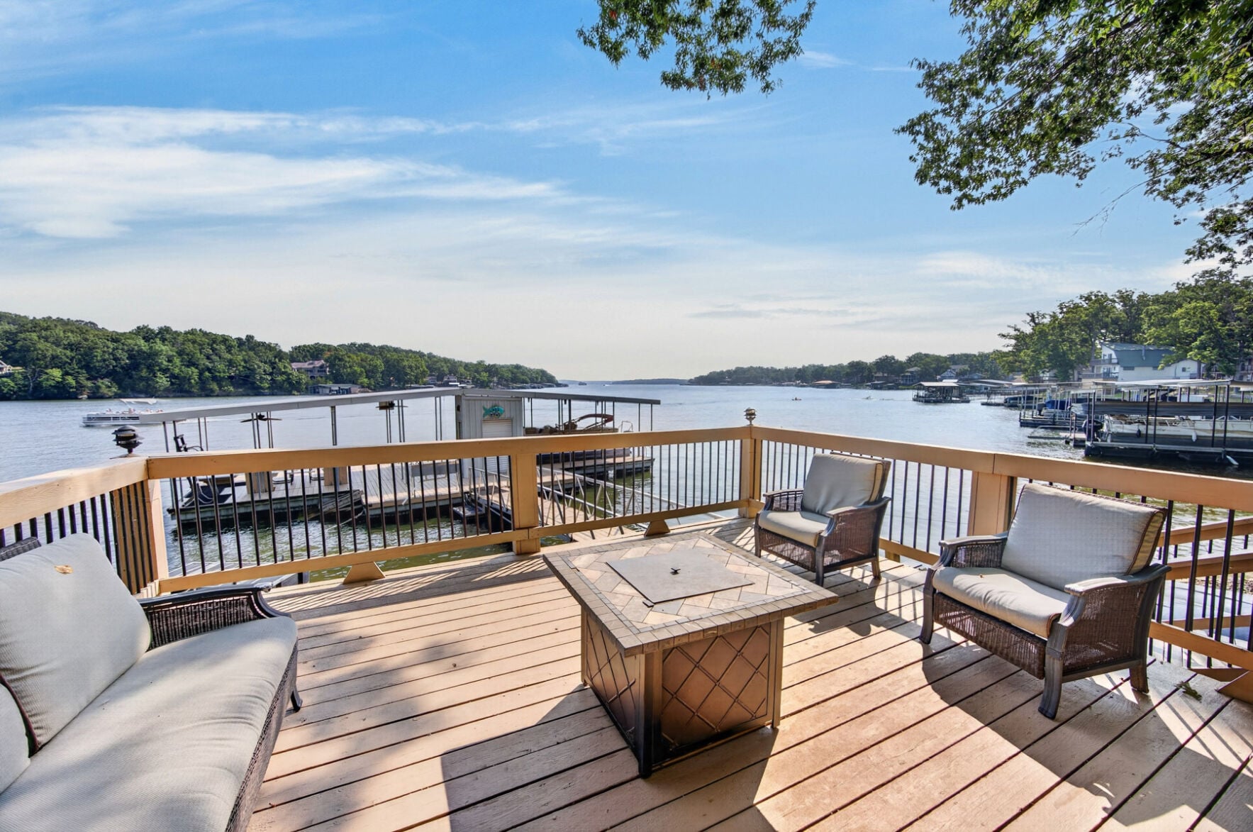 https://www.lakeexpo.com/real_estate/deep-water-big-views-a-rare-martini-deck-at-the-lake/article_db7c21fd-f72d-4d8d-93a9-d1e5a29a84bb.html