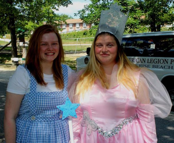 Wizard of Oz Dorothy and Glenda.jpg