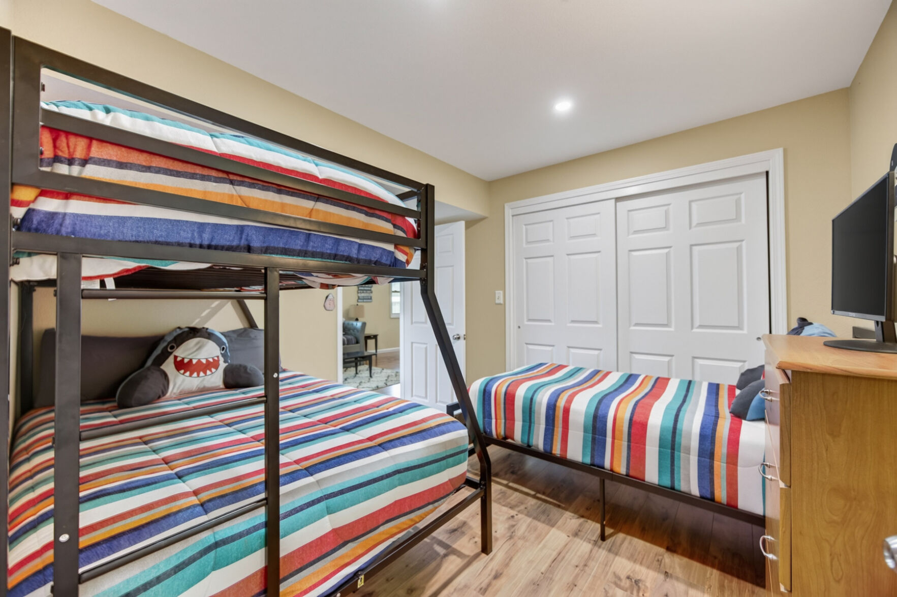 LERE 25461 Maywood Rd-02.jpg