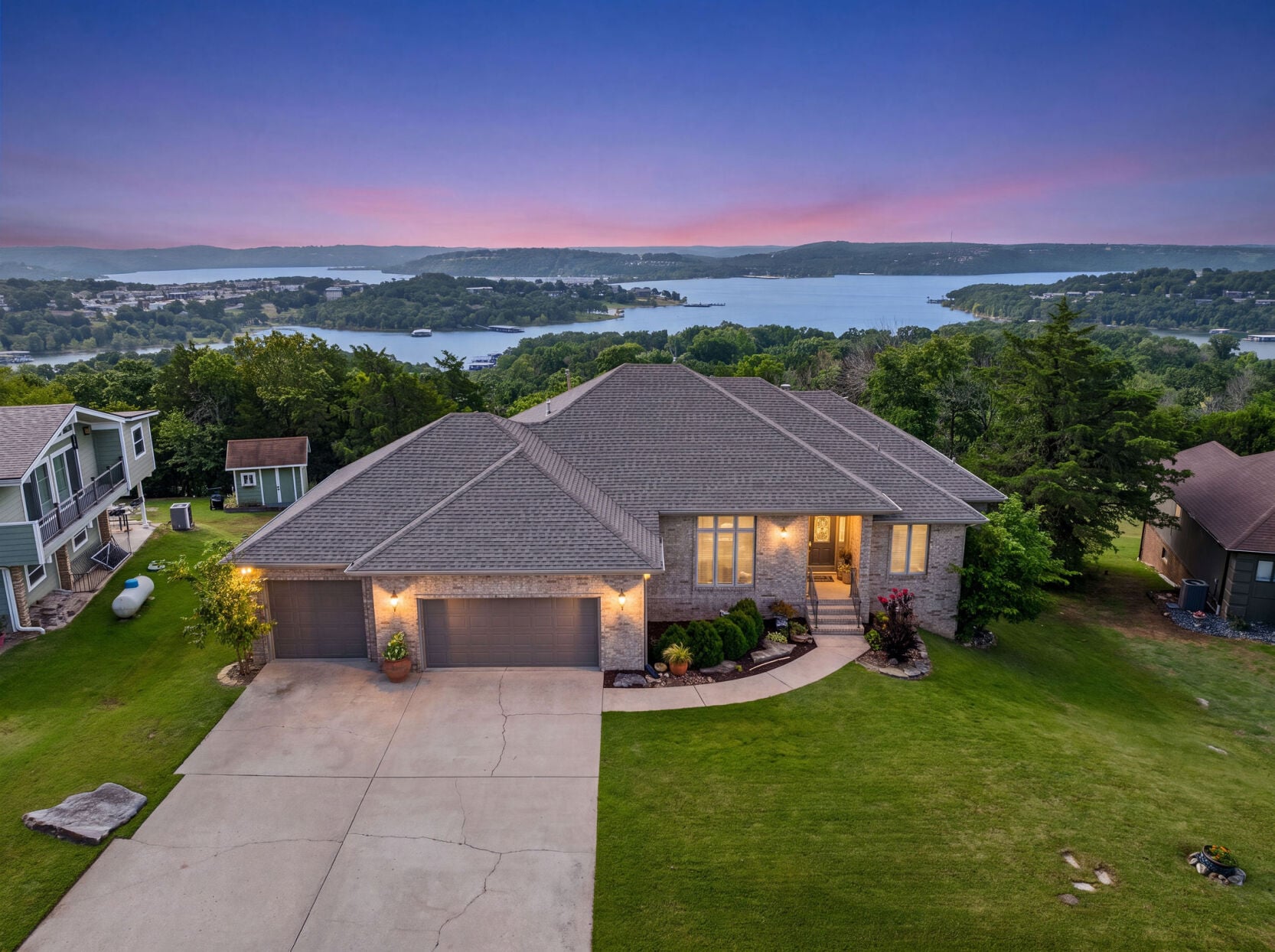 https://www.lakeexpo.com/real_estate/looking-for-a-table-rock-retreat-start-with-this-4-bed-3-5-bath-home/article_57dde29d-d360-4464-87d2-955f78db6e23.html