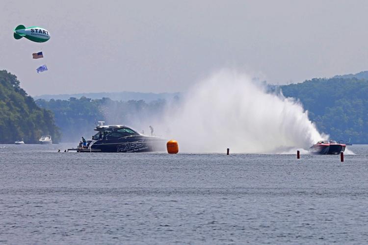 Shootout Start Boat Crew Getting Soaked