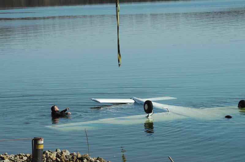 Sunken Houseboat Is Lifted Off The Lake Floor [VIDEO] | Boat Crashes ...