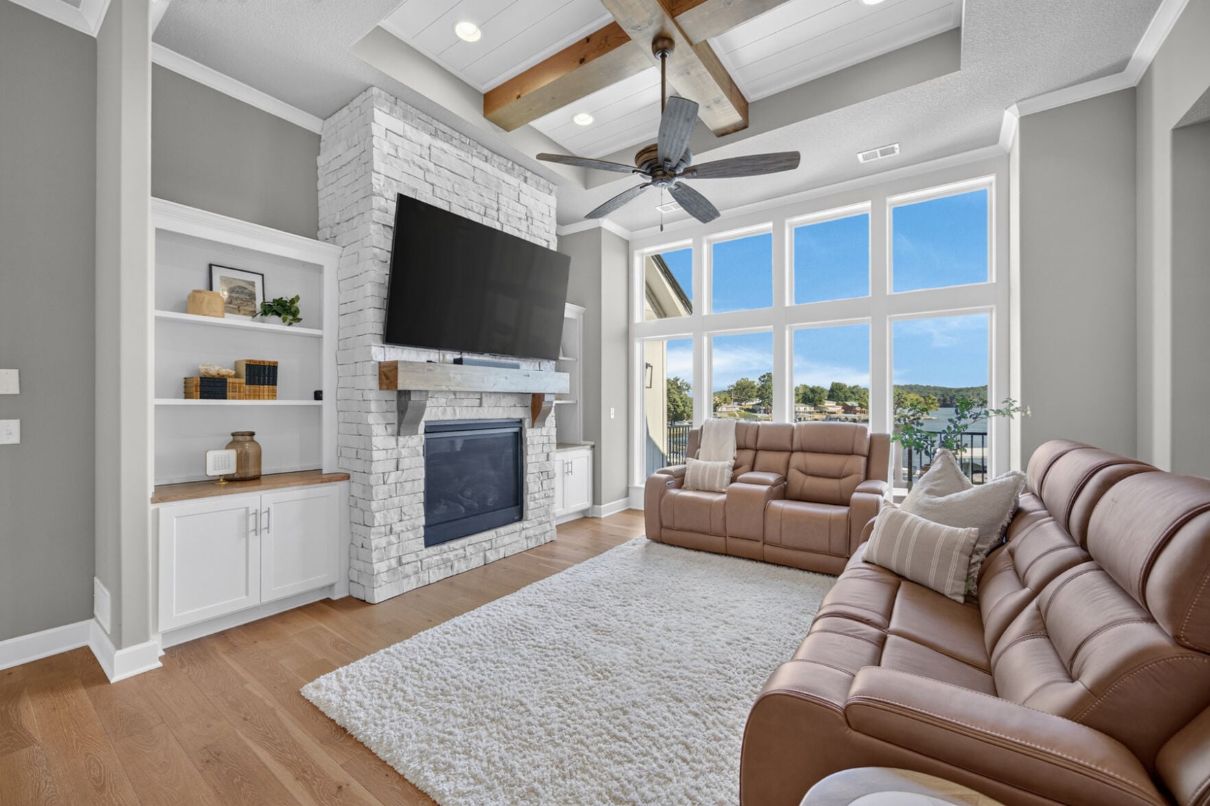 https://www.lakeexpo.com/real_estate/looking-for-a-newer-lake-home-see-this-one-at-the-1-mm-of-the/article_343b1f83-db23-434f-91a1-668867ce43cd.html