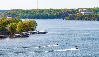 Spring Boater S Guide To Lake Of The Ozarks Restaurants Bars Boating At Lake Of The Ozarks Lakeexpo Com