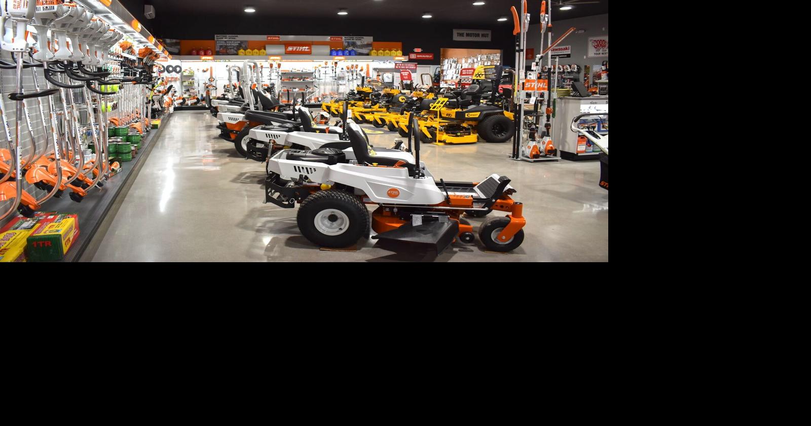 Lake Lawn Perfection! The Motor Hut In Camdenton Slings Sweet Deals On