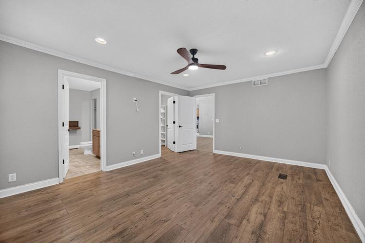 321 Kays Point Rd-5.jpg