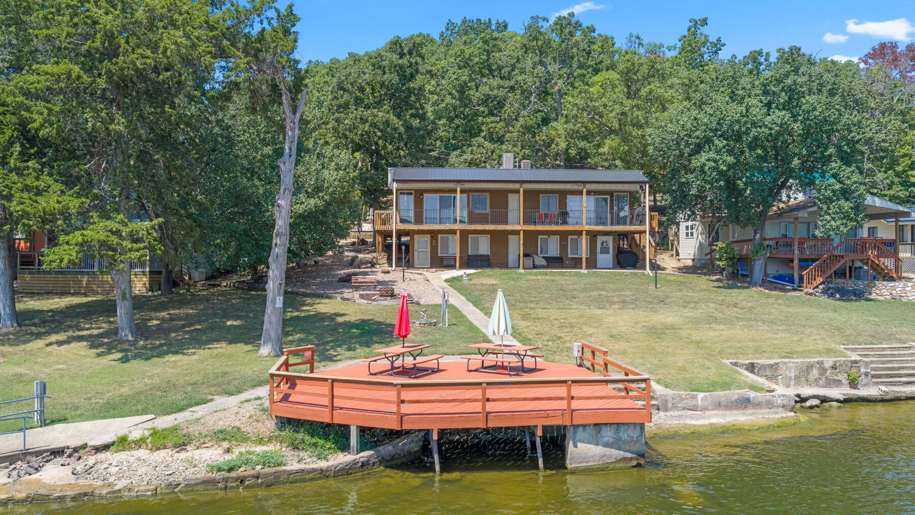 https://www.lakeexpo.com/real_estate/small-community-big-lake-views-see-this-3-bedroom-condo-with-a-slip/article_d1d257a9-d68d-4ea2-9b23-89235585b216.html