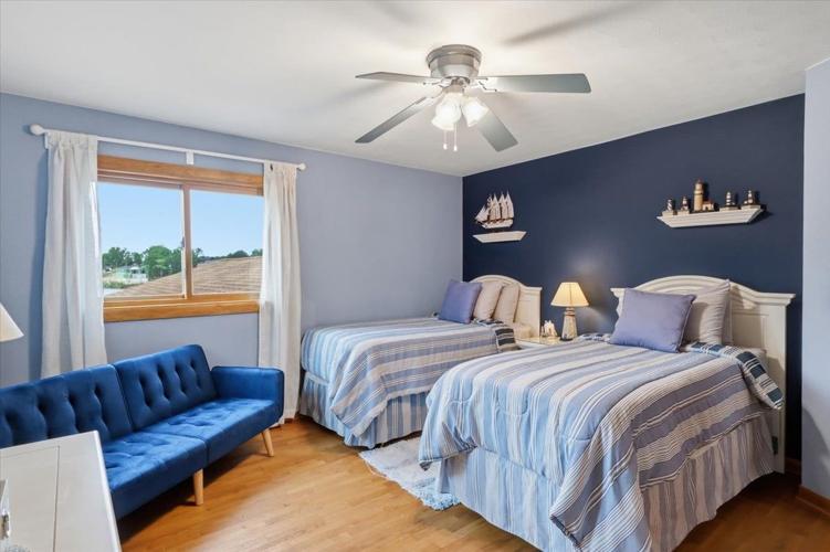 LakeDays Rentals - Lake House 19 (double bed).jpeg