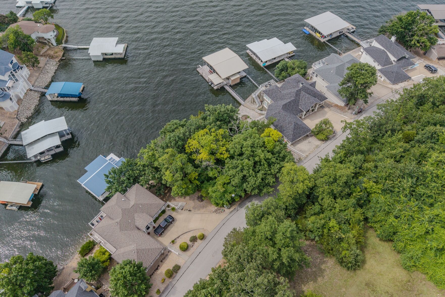 https://www.lakeexpo.com/real_estate/build-it-your-way-prime-waterfront-acreage-listings-around-lake-of-the-ozarks/article_dd45f027-3314-4b5c-8062-21a19ce153ac.html