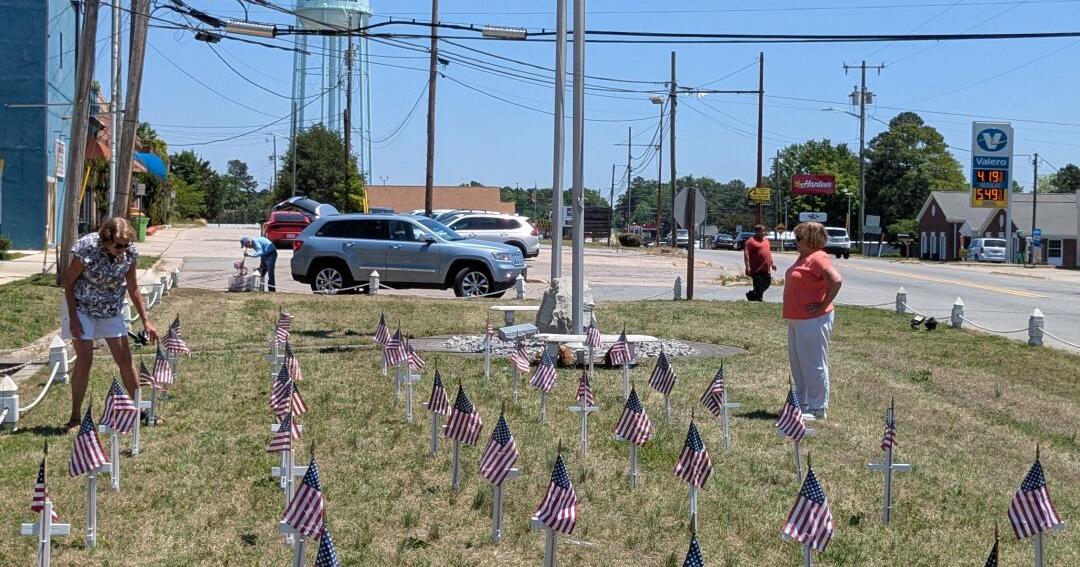 Gatsonflag Sign Littleton visitors assist on flag set-up | News | lakegastongazette ...