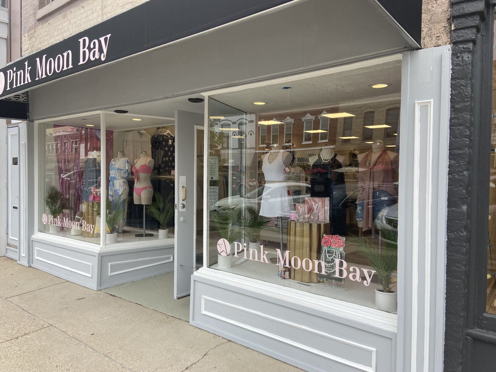 Mother and daughter team open Pink Moon Bay boutique in Downtown