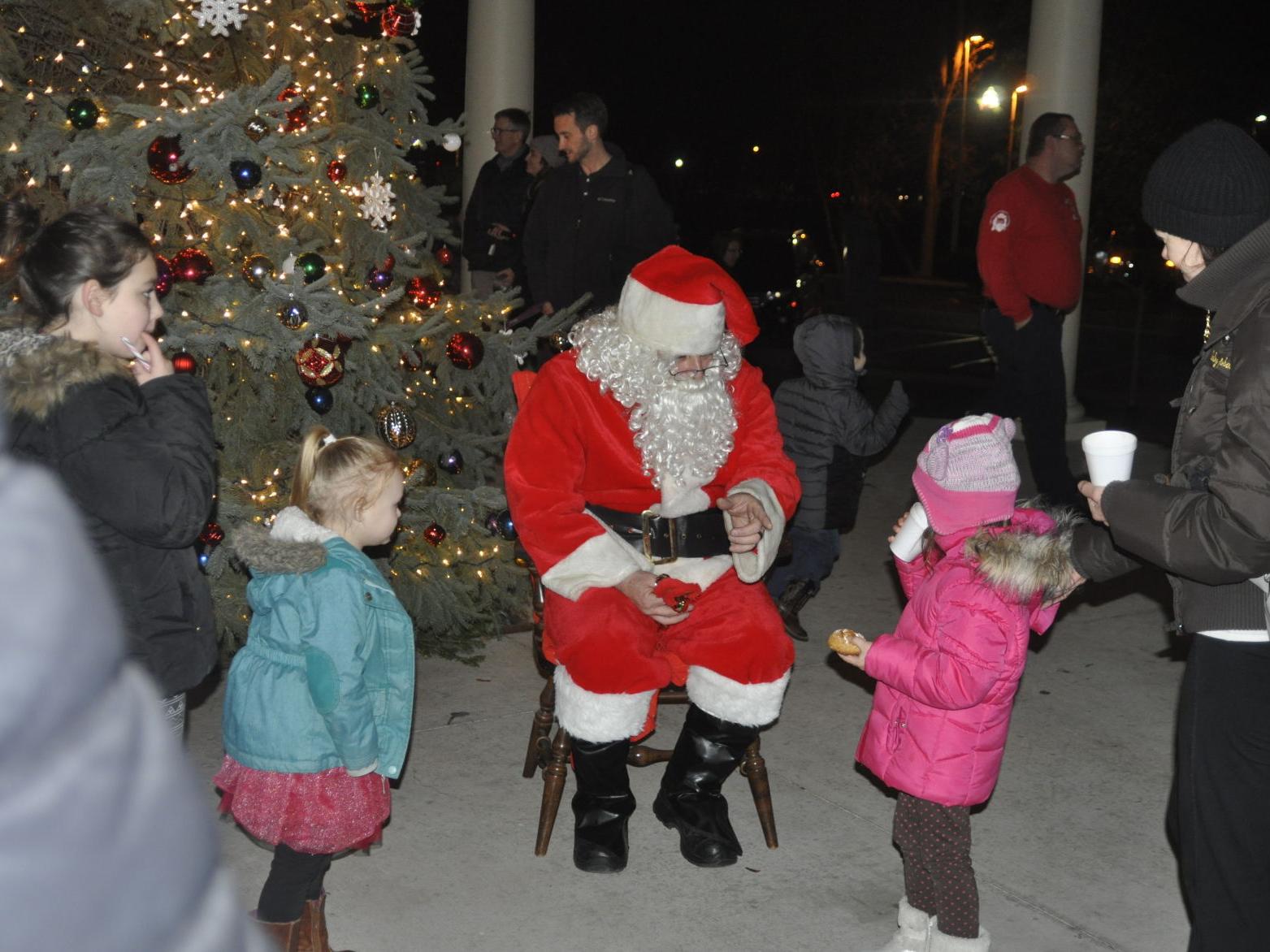 Lights Music Santa Community Events This Holiday Season Resorter Lakegenevanews Net