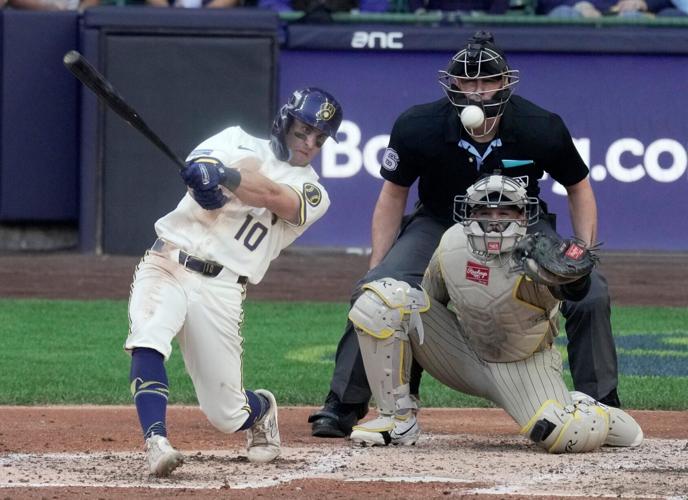 Milwaukee Brewers right fielder Sal Frelick (10) hits an RBI single during the fifth inning of their National League Division