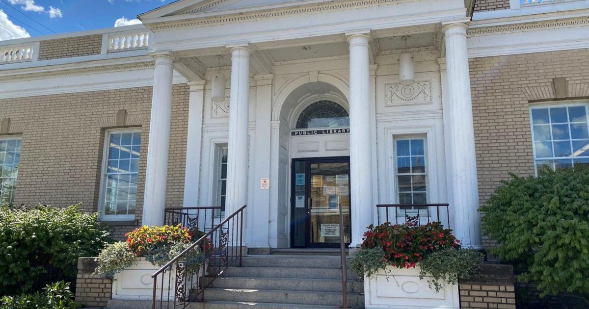 Overcrowded library in Burlington studies expansion options