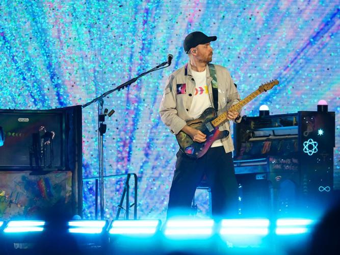 071925-coldplay-0018.JPG -- guitarist