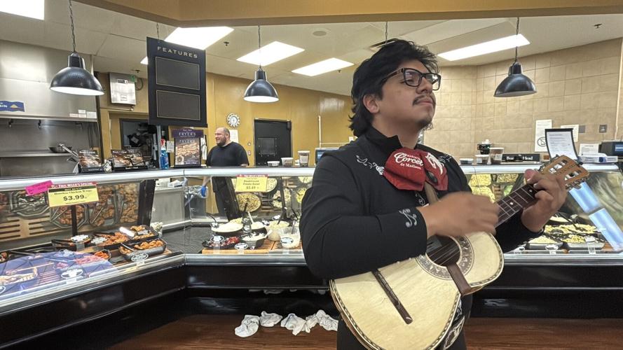 Live music at the Waunakee Piggly Wiggly 4