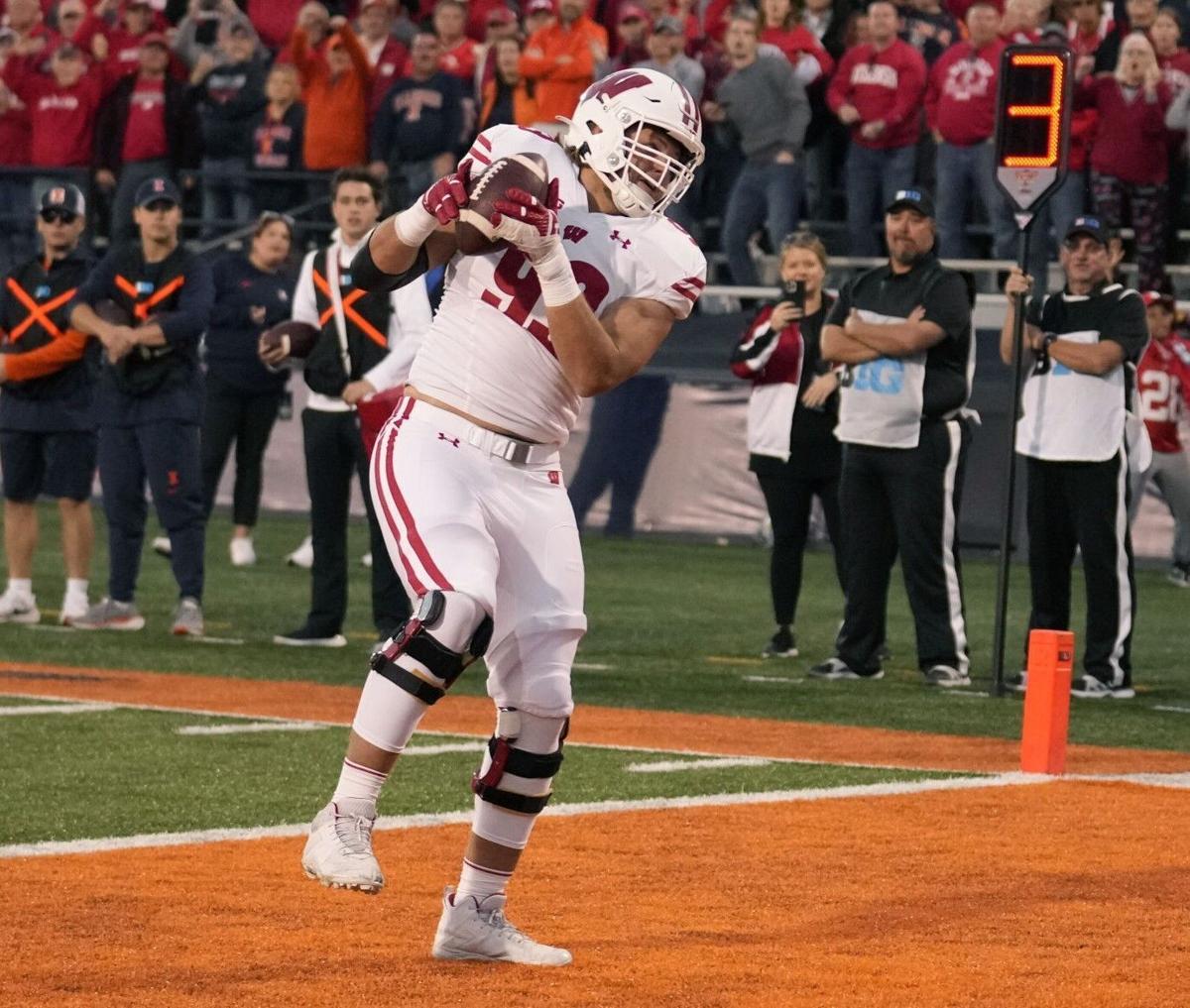 Badgers beat Fighting Illini after 18-point fourth-quarter comeback