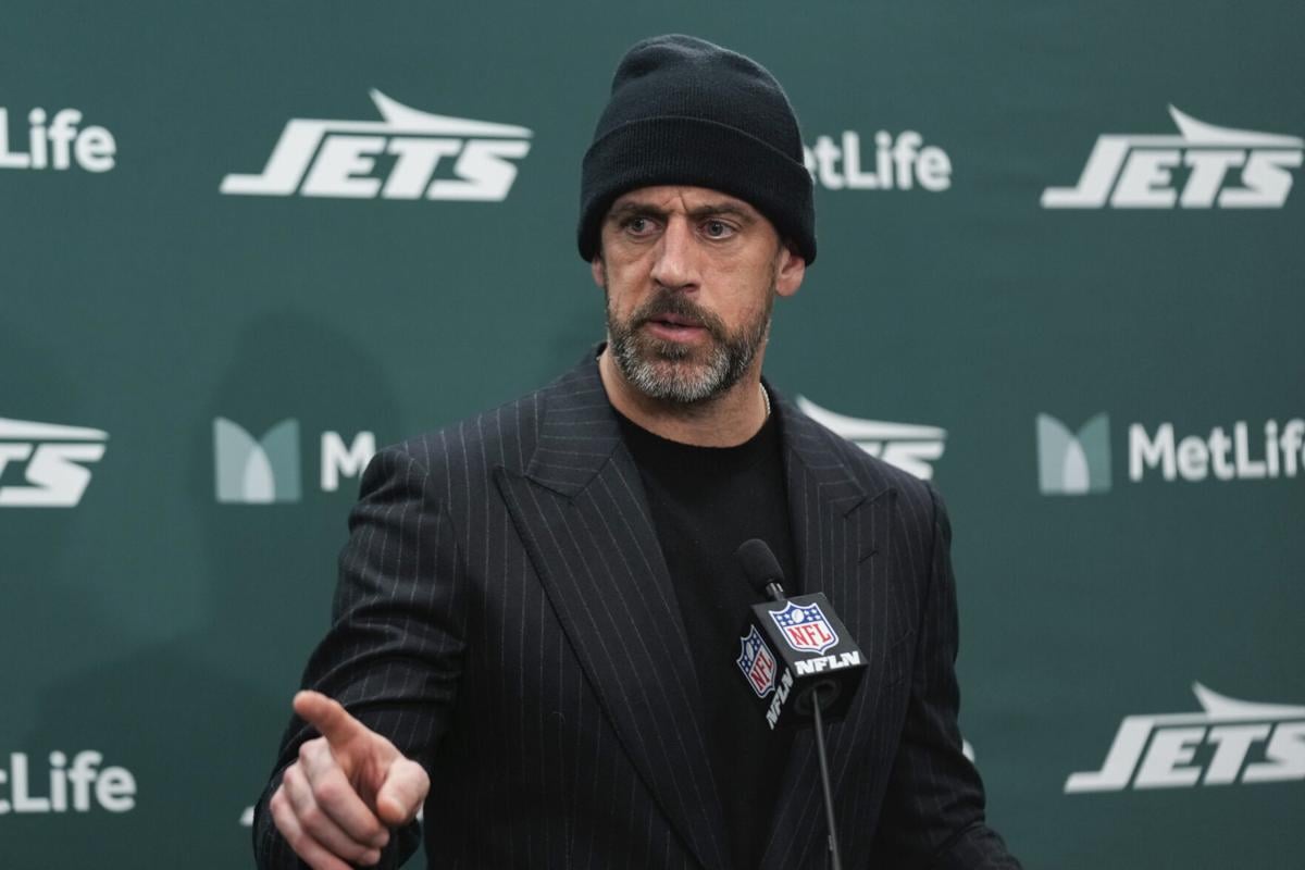 Where will Aaron Rodgers land if he doesn't retire?