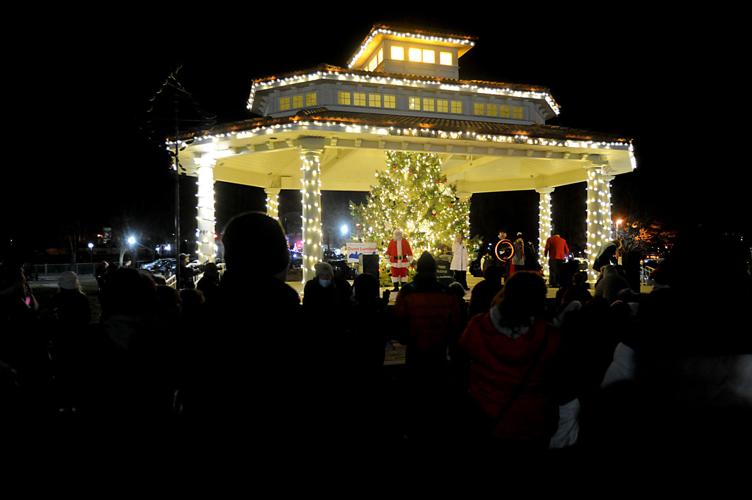 Lake Geneva tree lighting