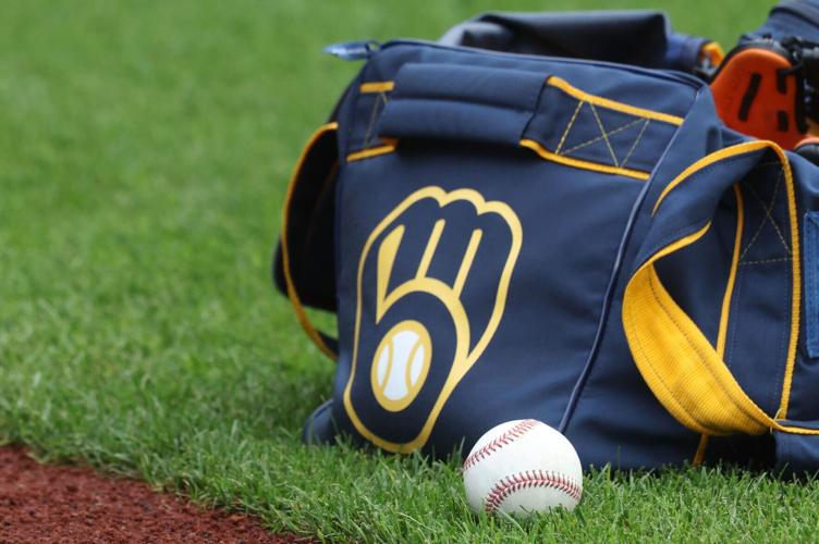BASEBALL-MLB-PIT-MIL/