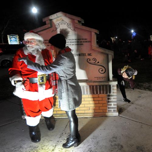Lake Geneva tree lighting