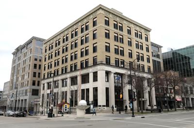 041319-wsj-news-foxconn