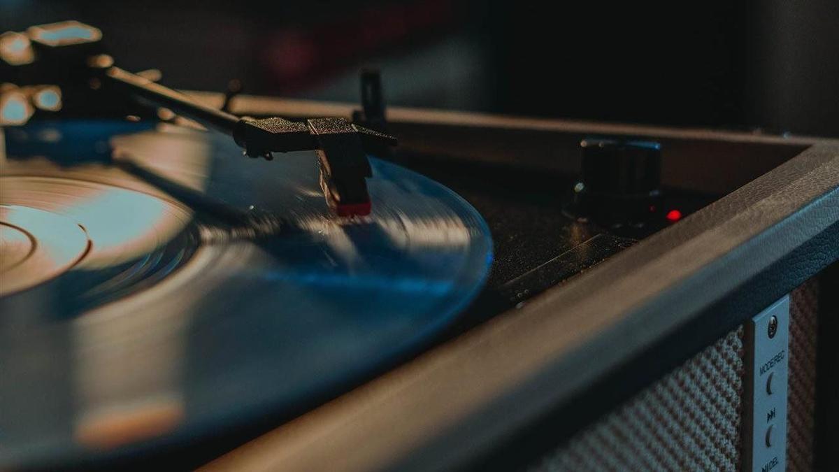 Vinyl records: Everlasting music, modern products