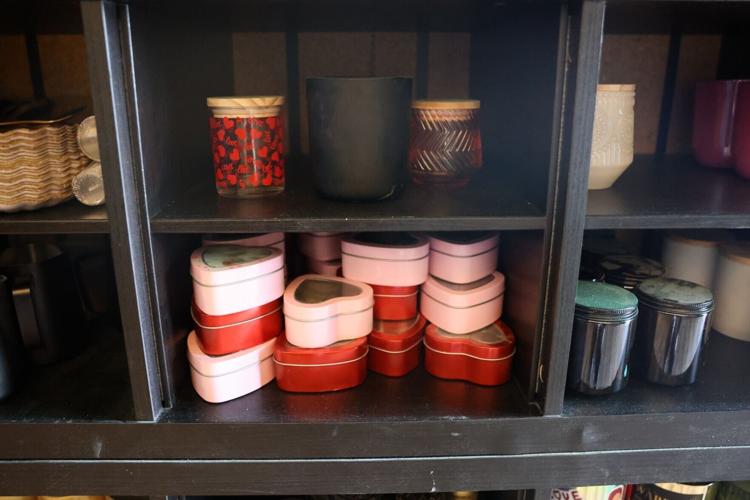 Several molds, dishes offered for candles