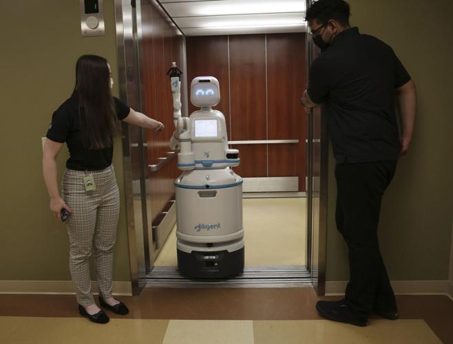 BIZ-CPT-ROBOTS-HOSPITALS-2-TB