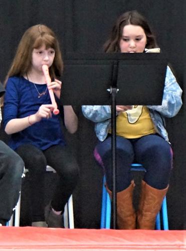 Fontana Elementary School third-graders Jocelyn Collins and Thea Tofelplay