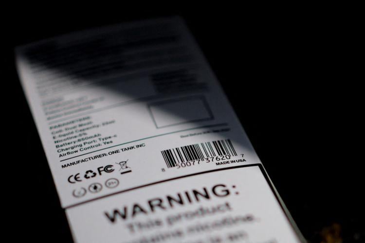 Disposable vape device with American branding