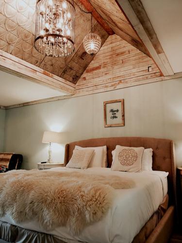 Maxwell Mansion lofted stable room