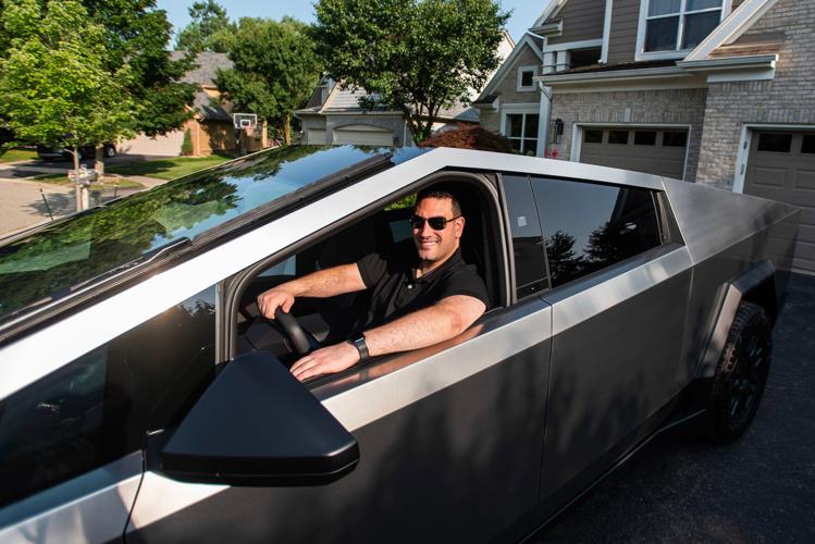 BIZ-AUTO-TESLA-CYBERTRUCKS-1-DTN