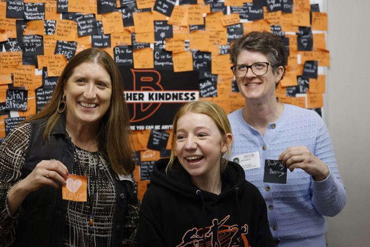 Knueve, Vioski, Underly