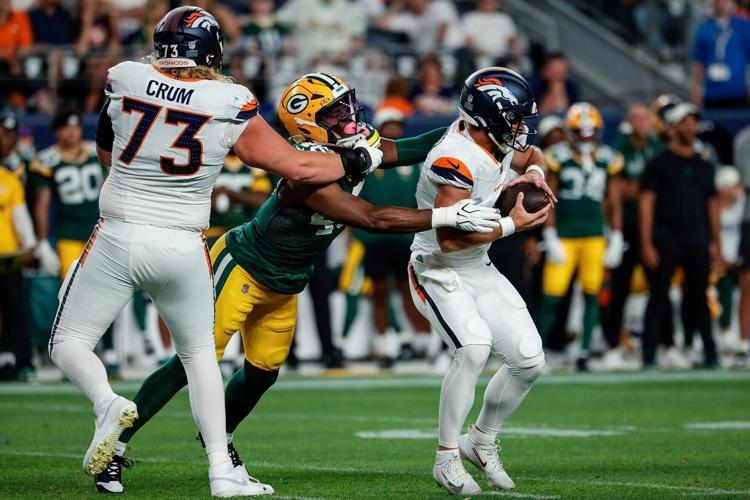 FOOTBALL-NFL-DEN-GB/