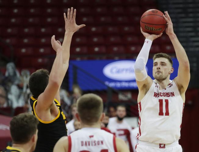 Iowa 77, UW 62 MP