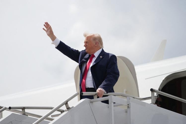 U.S. President Donald Trump waves as he exits Air Force One at Chippewa Valley Regional Airport in Eau Claire, Wisconsin, U.S., June, 5, 2026. REUTERS/Nathan Howard