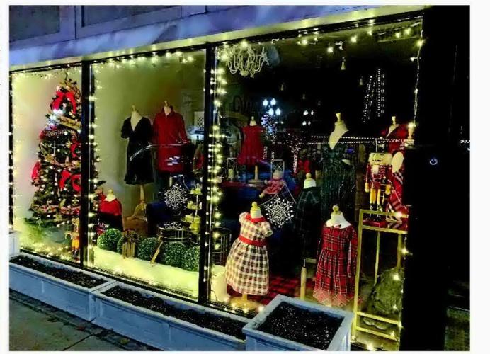 LAKE GENEVA BUSINESS IMPROVEMENT DISTRICT HOSTS ANNUAL TREE LIGHTING CEREMONY