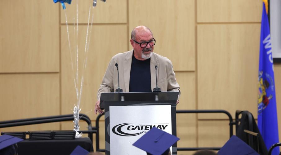 Bill Willetts addresses graduating class