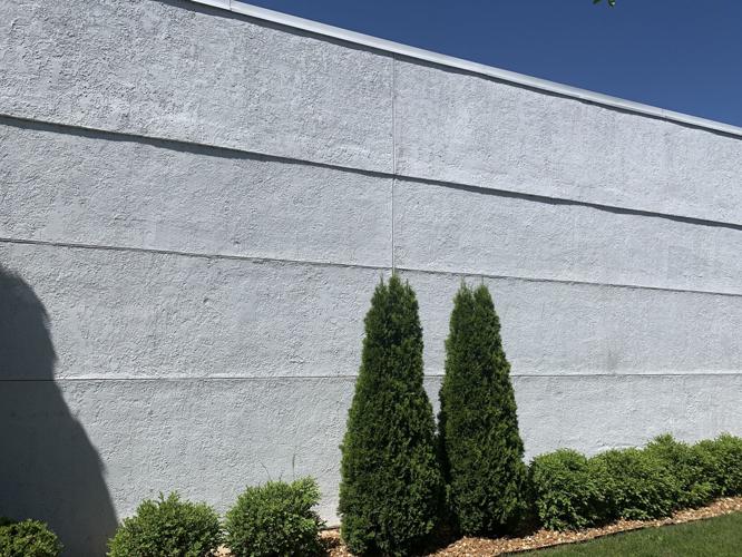 A mural could be installed on the side of the Melges Real Estate building is a mural program is approved