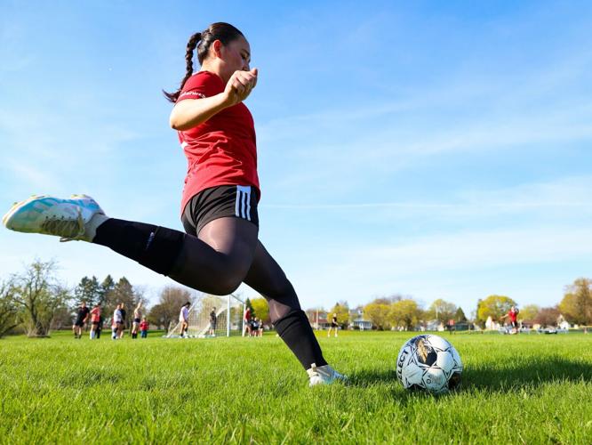 042226-WaylandSoccerPlayers-0006-04282026102804.jpg